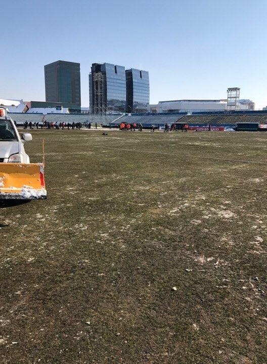 FOTO: Gheata a fost indepartata de pe gazon! Cum arata ACUM stadionul din Sibiu, cu 2 ore inainte de meci_5