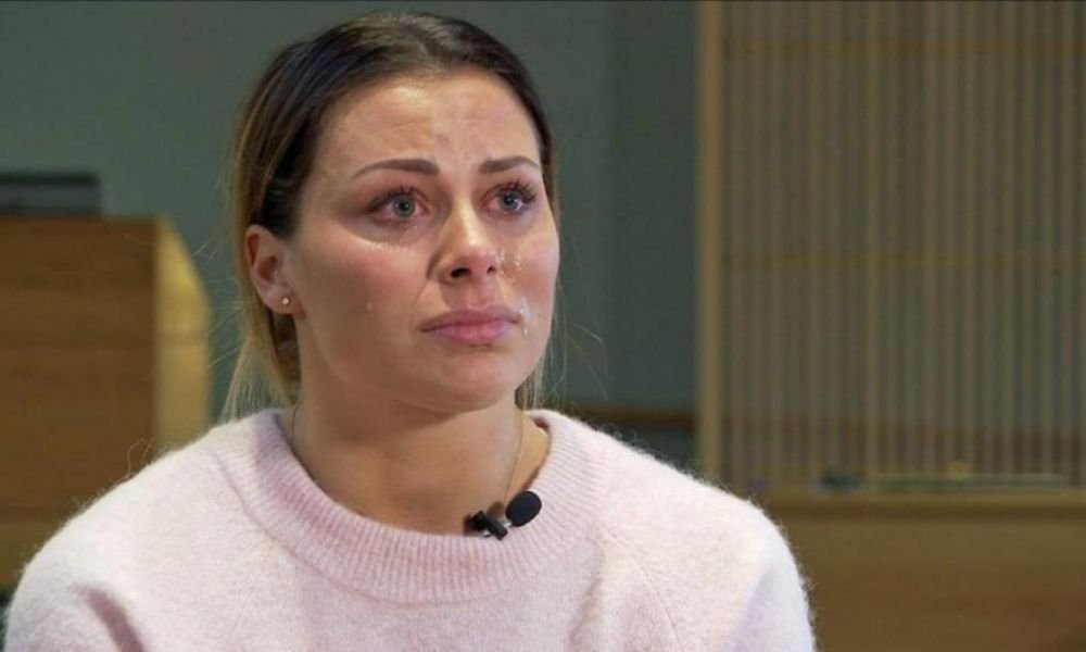 A fost DISTRUSA dupa ce pozele ei NUD au ajuns pe net cu ajutorul colegilor! Ce decizie a luat Nora Mork in urma cu putin timp