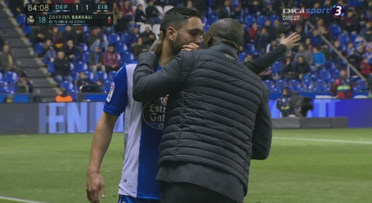FOTO | Andone A EXPLODAT in momentul schimbarii: s-a certat cu Seedorf dupa ce a iesit de pe teren! Reactia imediata a antrenorului lui Depor_1