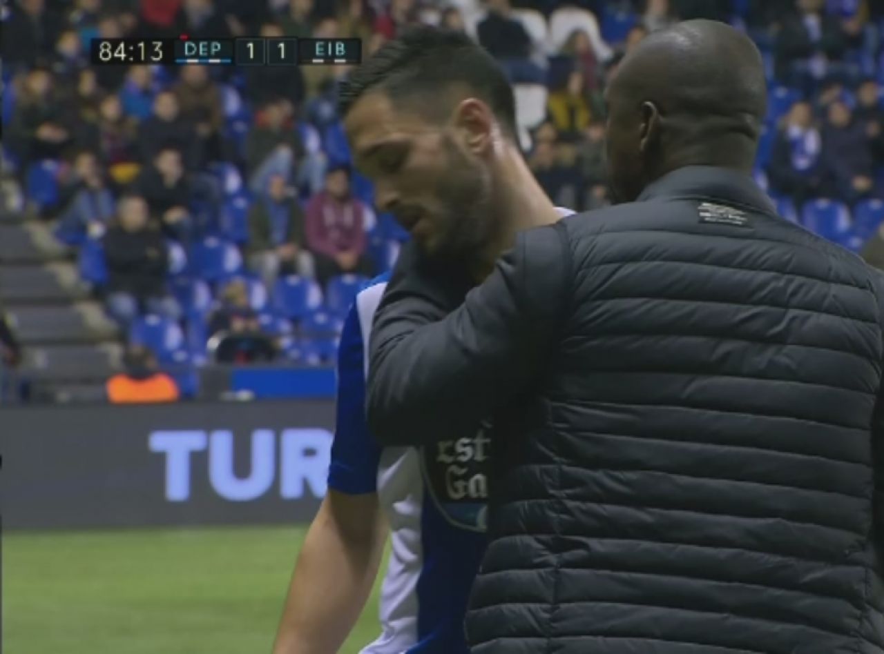 FOTO | Andone A EXPLODAT in momentul schimbarii: s-a certat cu Seedorf dupa ce a iesit de pe teren! Reactia imediata a antrenorului lui Depor_2
