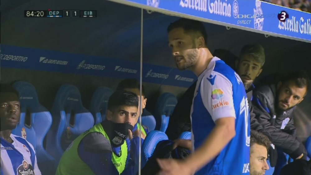 FOTO | Andone A EXPLODAT in momentul schimbarii: s-a certat cu Seedorf dupa ce a iesit de pe teren! Reactia imediata a antrenorului lui Depor_3