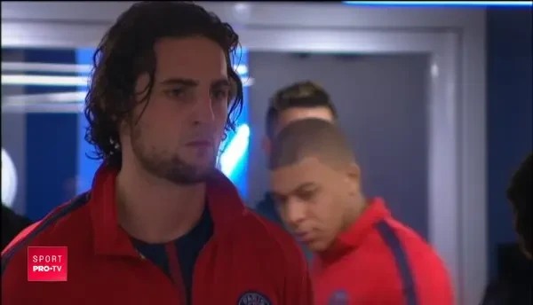 Coregrafie SPECTACULOASA inainte de PSG - Real Madrid! S-au APRINS tribunele. Reactia lui Ronaldo