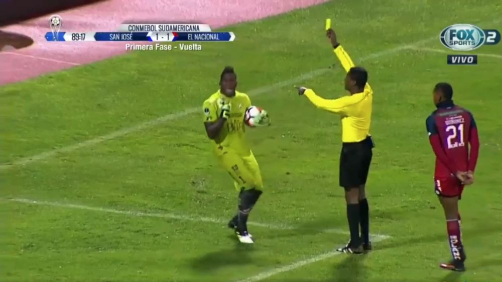 GENIAL! Jucatorul care a simulat dupa ce a fost atins de arbitru! Reactie de Oscar! VIDEO