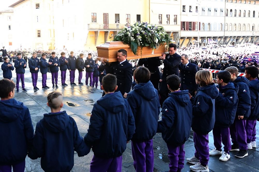 Ianis Hagi si Tatarusanu, la slujba de inmormantare a lui Astori. Mii de oameni au iesit in drumul cortegiului_2