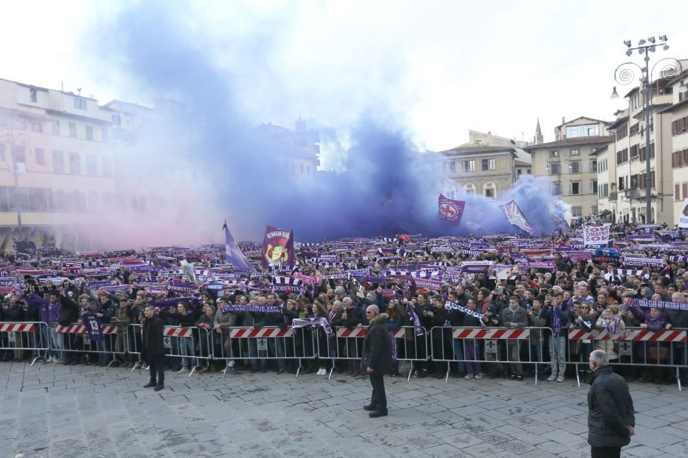 Ianis Hagi si Tatarusanu, la slujba de inmormantare a lui Astori. Mii de oameni au iesit in drumul cortegiului_3