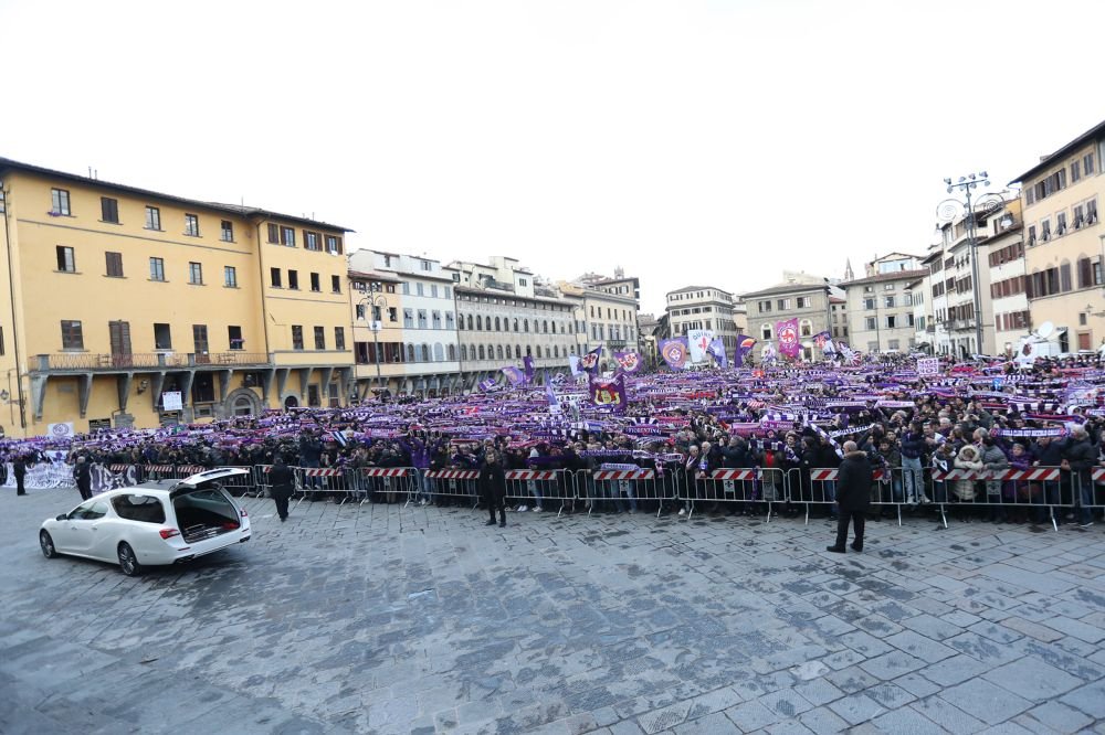 Ianis Hagi si Tatarusanu, la slujba de inmormantare a lui Astori. Mii de oameni au iesit in drumul cortegiului_4
