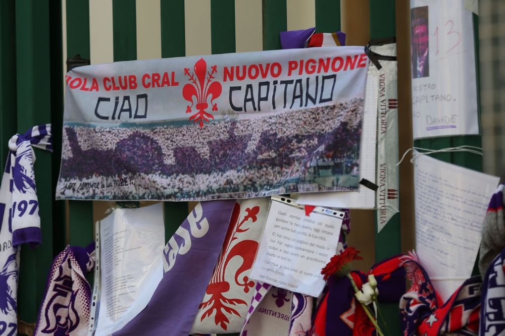 Ianis Hagi si Tatarusanu, la slujba de inmormantare a lui Astori. Mii de oameni au iesit in drumul cortegiului_6
