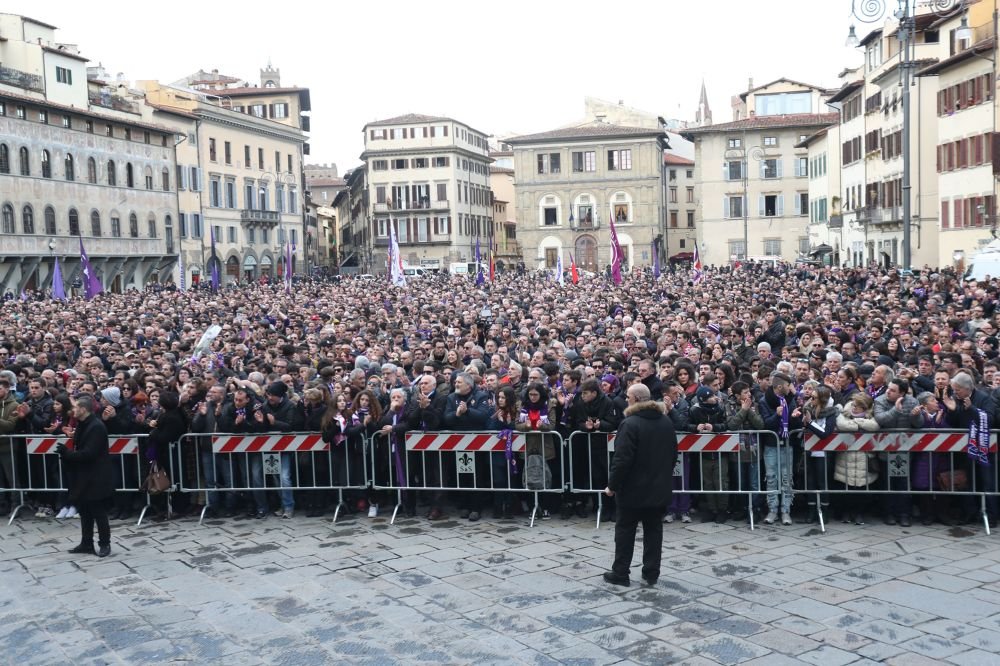 Ianis Hagi si Tatarusanu, la slujba de inmormantare a lui Astori. Mii de oameni au iesit in drumul cortegiului_10