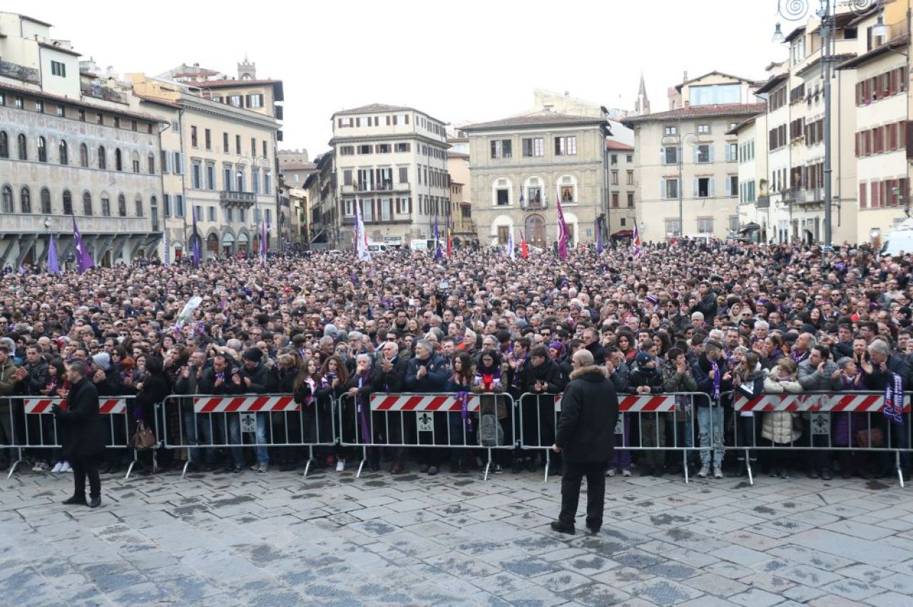 Ianis Hagi si Tatarusanu, la slujba de inmormantare a lui Astori. Mii de oameni au iesit in drumul cortegiului_10