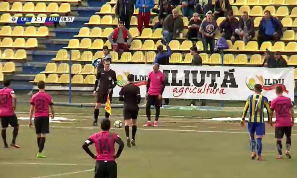 Faza halucinanta in Liga a II-a, la Calarasi - Afumati! Un fotbalist a decis sa traga de timp in minutul 90, cand echipa sa ERA CONDUSA