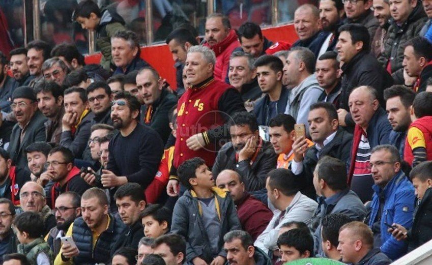 Meci cu scantei pentru Sumudica: romanul, eliminat de arbitru! Prima reactie a lui Sumi: As fi campion daca s-ar face asemenea greseli in favoare mea!