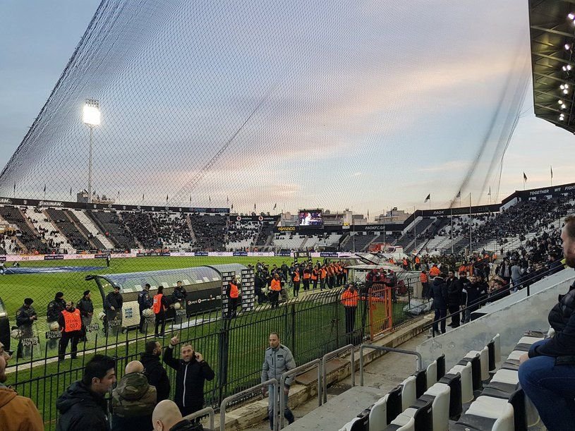 UPDATE: PAOK - AEK A FOST INTRERUPT DEFINITIV! Toate momentele unei seri halucinante: patronul lui Lucescu a intrat cu pistolul pe teren_2