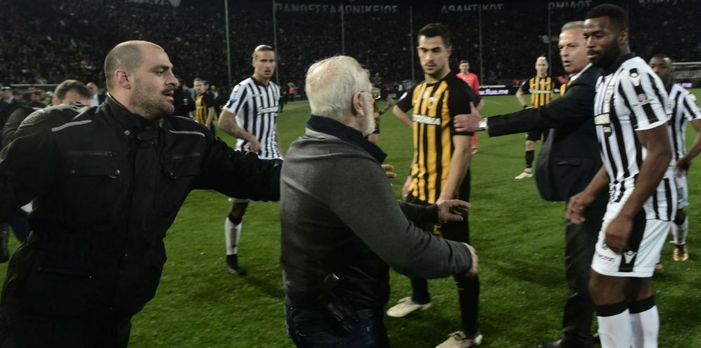 Patronul lui PAOK rupe tacerea dupa imaginea care a SOCAT lumea fotbalului: Nu am amenintat pe nimeni! Noi suntem ostaticii unui sistem bolnav!