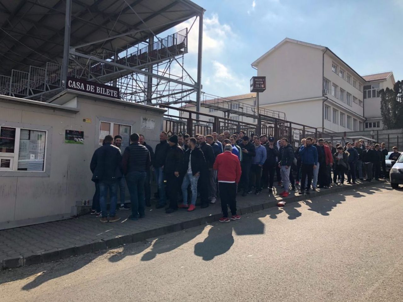 FOTO DERBY de titlu in Gruia! Clujenii au facut cozi la bilete pentru meciul cu Steaua! Cat costa_1