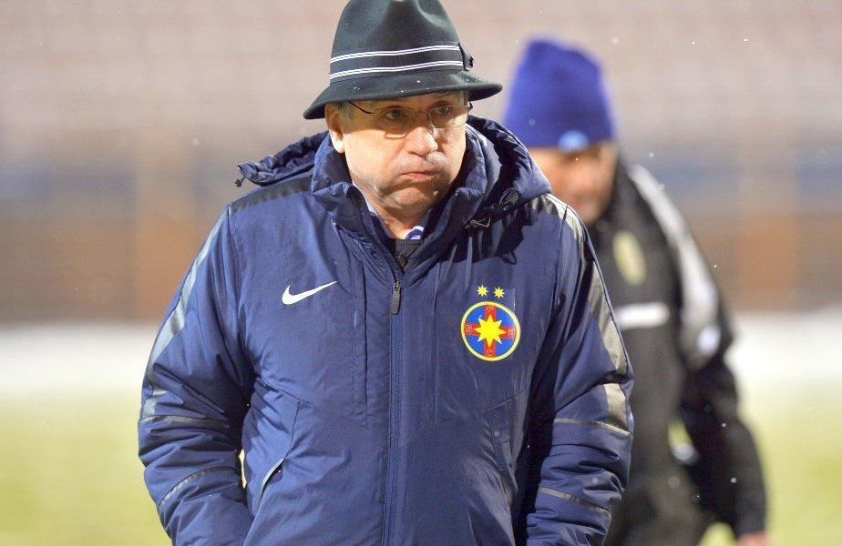 Valeriu Argaseala si-a schimbat numele pentru primul volum de poezii! Care e numele de poet al presedintelui Stelei :)