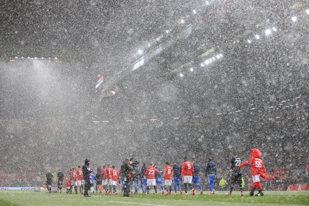 Asa ceva nu se va intampla niciodata in Romania! Manchester United isi indeamna fanii sa tipe mai mult si mai tare pe stadion