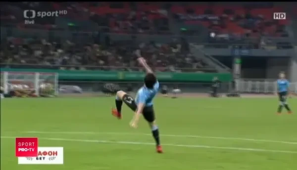 E voie cu d-astea?! :) Golazo marcat de Cavani in Uruguay - Cehia! Suarez a ajuns si el la cota 50: VIDEO