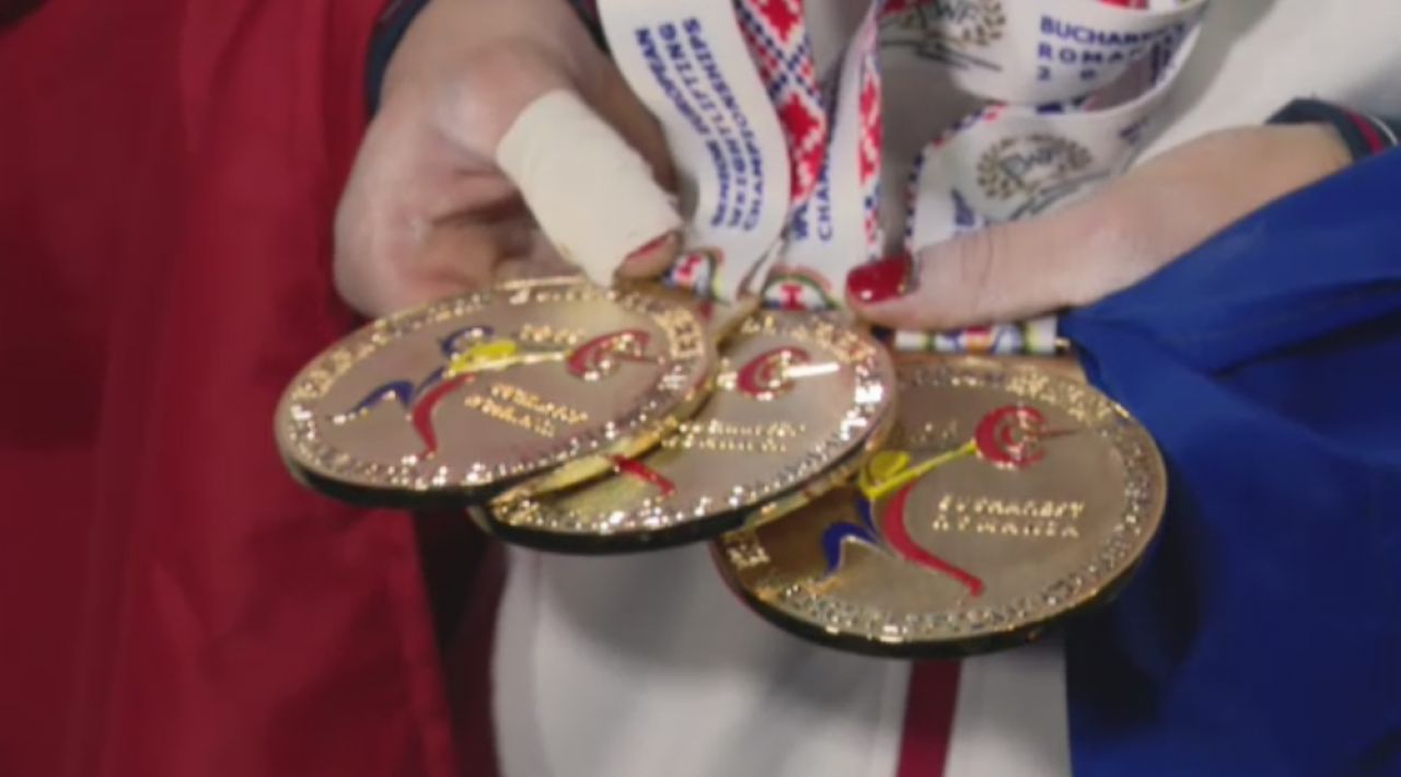 FOTO | Cum arata mainile unei triple campioane europene! La 48 de kilograme, Elena Andries a mutat MUNTI pana acum_2