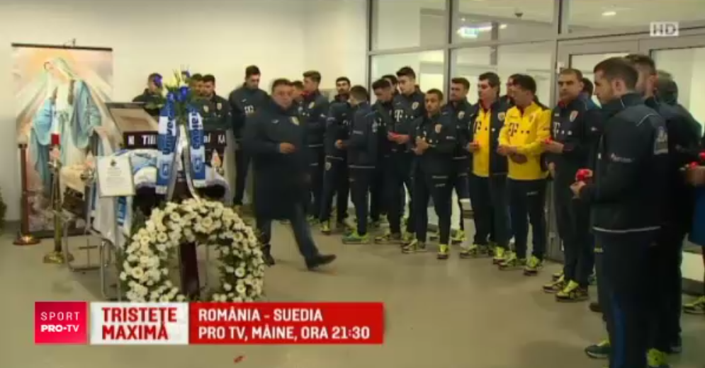 VIDEO Jucatorii nationalei au depus flori la capataiul lui Nicolae Tilihoi. Tatarusanu: Sper sa-i dedicam victoria