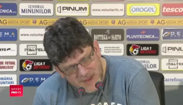 Moment GENIAL cu Pustai la conferinta de presa! A inceput din nou sa recite poezii