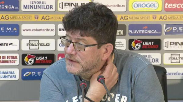 Moment GENIAL cu Pustai la conferinta de presa! A inceput din nou sa recite poezii