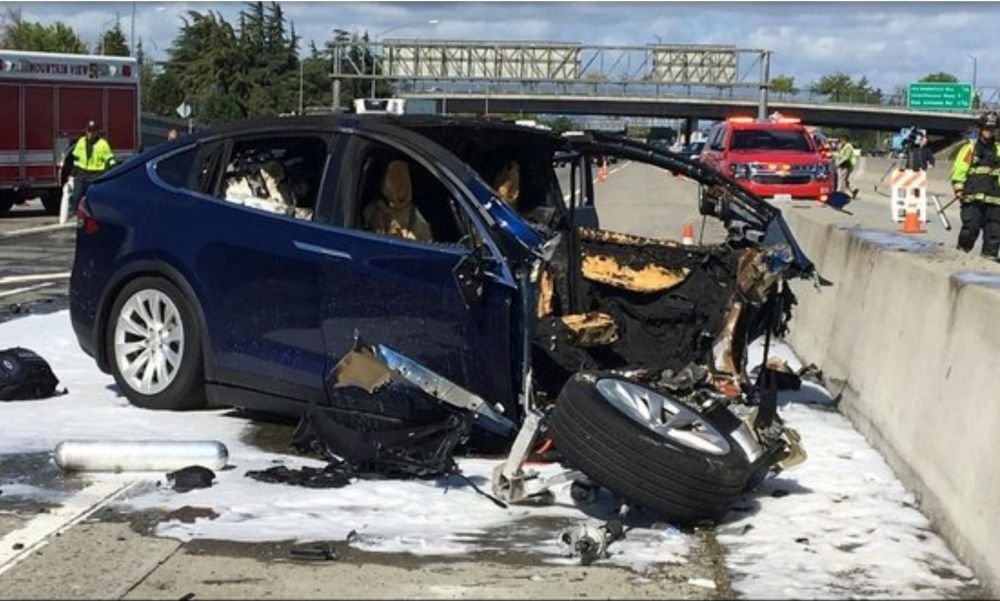 Pasager MORT intr-un accident provocat de o masina care se conduce singura! Anuntul facut de Tesla