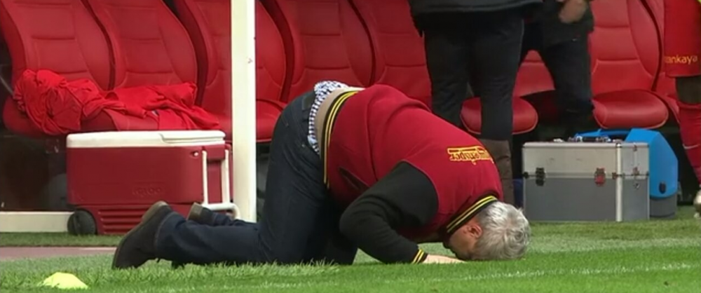 DEZASTRU pentru Sumudica: 0-5 ACASA cu Fenerbahce. Jucatorii si-au cerut scuze in fata peluzei. Scene INCREDIBILE pe teren