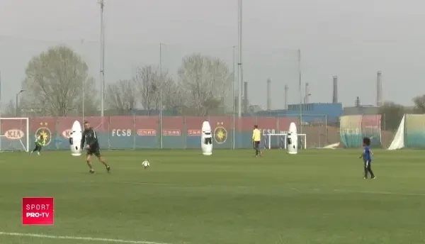 FAZA ZILEI la antrenamentul Stelei! Meme l-a rupt pe Bizonel: Sari repede pe calcaie :)) VIDEO