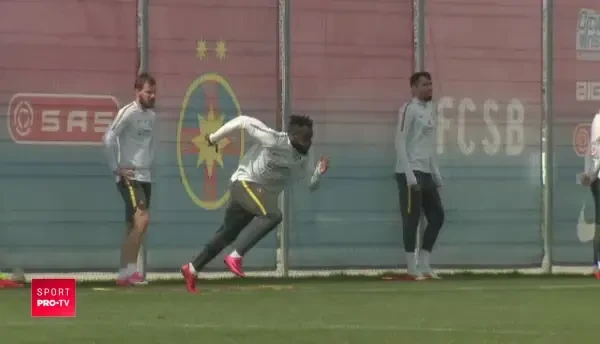 VIDEO | Imaginile zilei: Gnohere, lectii de dans la antrenamentul Stelei! Pintilii nu a inteles prea bine: Cum poti sa faci asta? :))