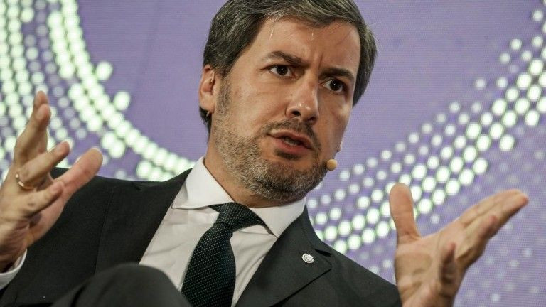 Incredibil! In vara au distrus Steaua in Play Off-ul Ligii si acum sunt in sferturile UEL, dar patronul a turbat si a scos 19 jucatori din lot! Ce se intampla la Sporting