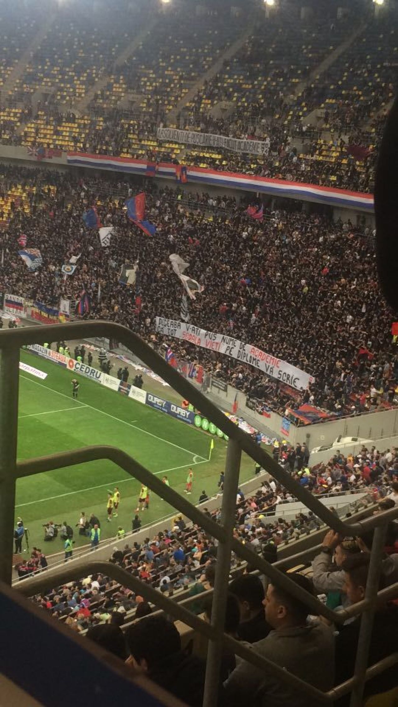 COD VISINIU pe National Arena! Meci NEBUN in L4: Rapid castiga cu 3-1 si e lider. Tensiune MAXIMA: Meciul a fost intrerupt de 5 ori!_23