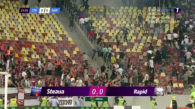 SANGE si RAZBOI pe National Arena! Fanii Stelei si ai Rapidului au rupt gardurile si a iesit MACEL! Jandarmii au intervenit imediat: FOTO_10