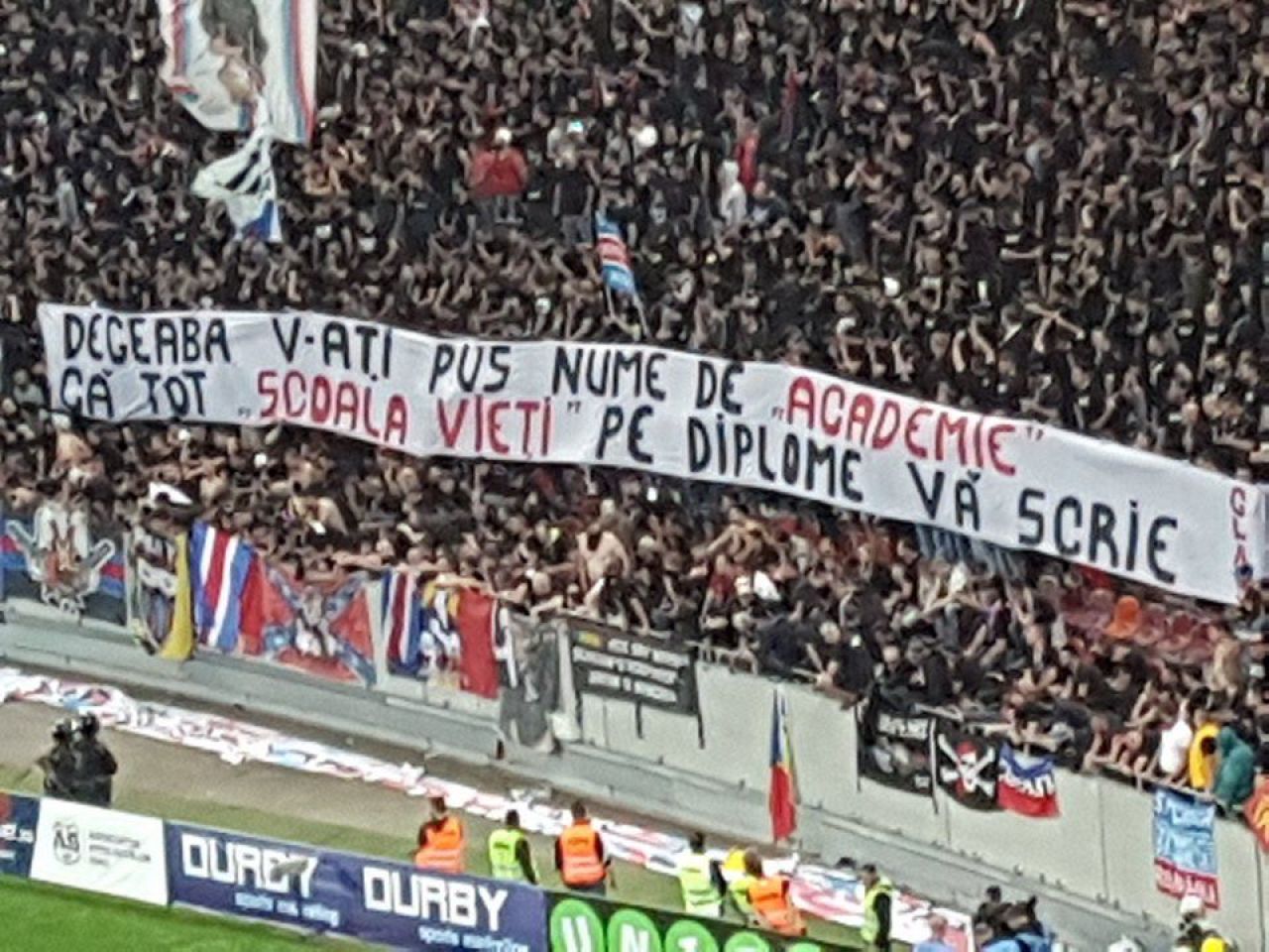 COD VISINIU pe National Arena! Meci NEBUN in L4: Rapid castiga cu 3-1 si e lider. Tensiune MAXIMA: Meciul a fost intrerupt de 5 ori!_26