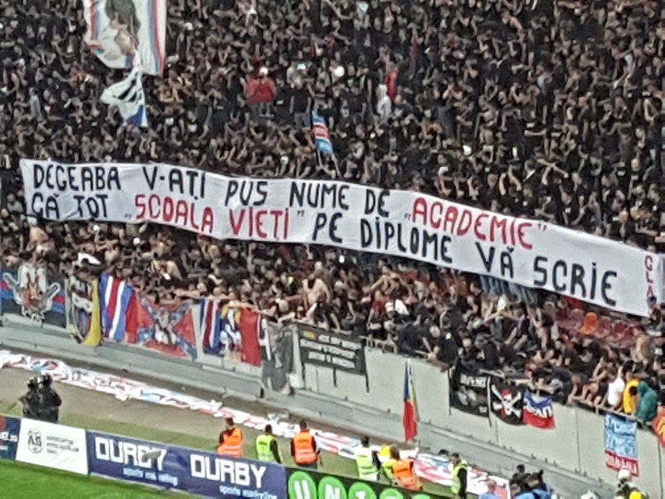 COD VISINIU pe National Arena! Meci NEBUN in L4: Rapid castiga cu 3-1 si e lider. Tensiune MAXIMA: Meciul a fost intrerupt de 5 ori!_26