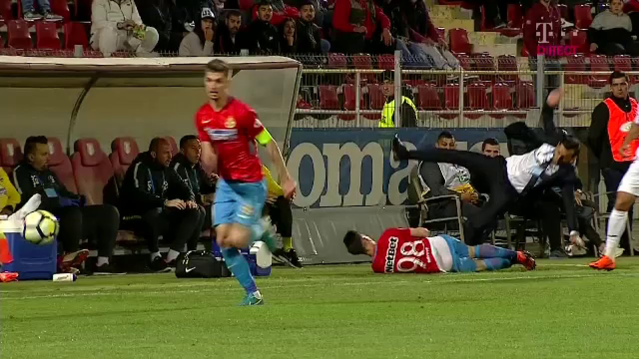 HOPA MiDICA | Antrenorul FCSB, facut KO de Man pe marginea terenului! FOTO_2