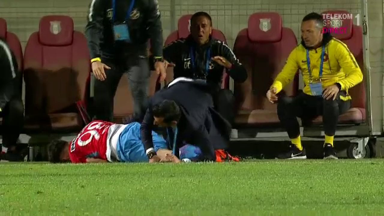 HOPA MiDICA | Antrenorul FCSB, facut KO de Man pe marginea terenului! FOTO_3