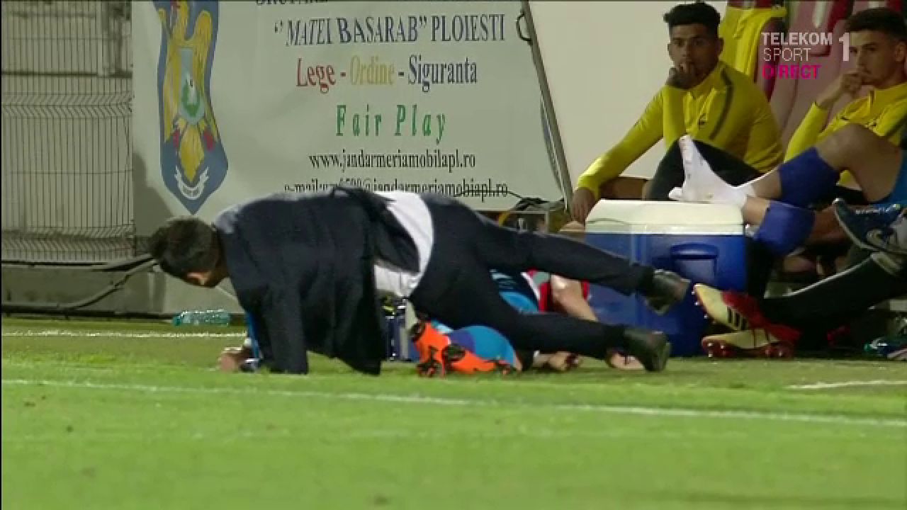 HOPA MiDICA | Antrenorul FCSB, facut KO de Man pe marginea terenului! FOTO_7
