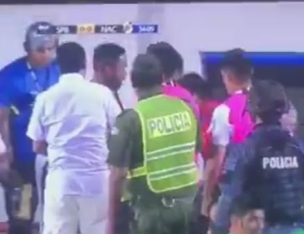 Budescu e copil pe langa el :) VIDEO | SCENE IREALE: a sarit sa-si bata antrenorul imediat dupa ce a fost schimbat! Cum s-a terminat scandalul