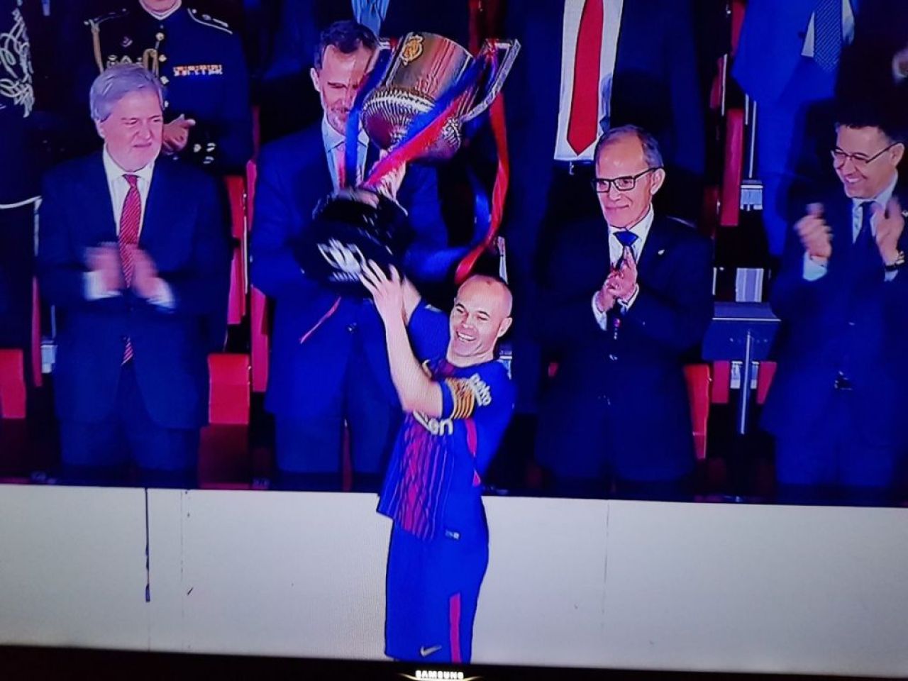 Sevilla 0-5 Barcelona, finala Cupei Spaniei! Catalanii fac SHOW si castiga primul trofeu al sezonului! Standing ovation pentru Iniesta_4