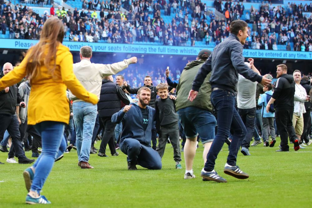 City a celebrat titlul cu o nebunie: 5-0, 82% posesie si terenul invadat de suporteri // GALERIE FOTO