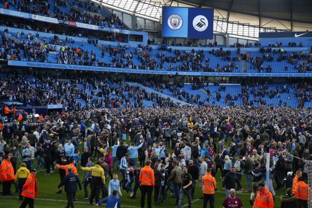 City a celebrat titlul cu o nebunie: 5-0, 82% posesie si terenul invadat de suporteri // GALERIE FOTO_2