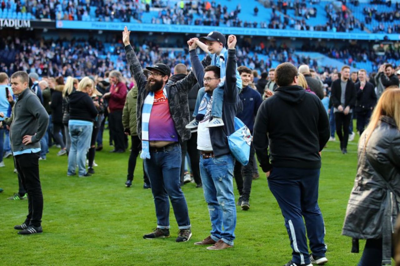 City a celebrat titlul cu o nebunie: 5-0, 82% posesie si terenul invadat de suporteri // GALERIE FOTO_5