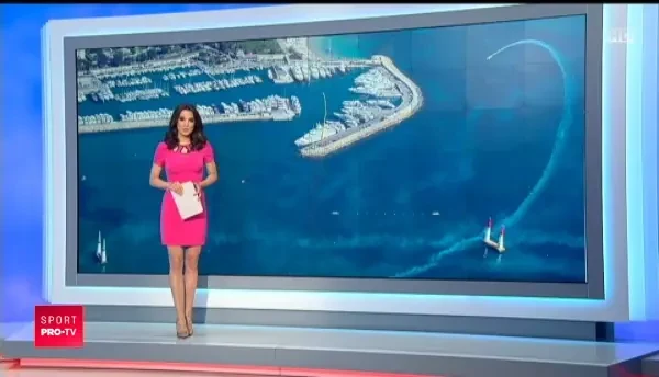 Acrobatii incredibile pe cerul Frantei! Cele mai spectaculoase curse cu avioane au ajuns si pe riviera franceza!