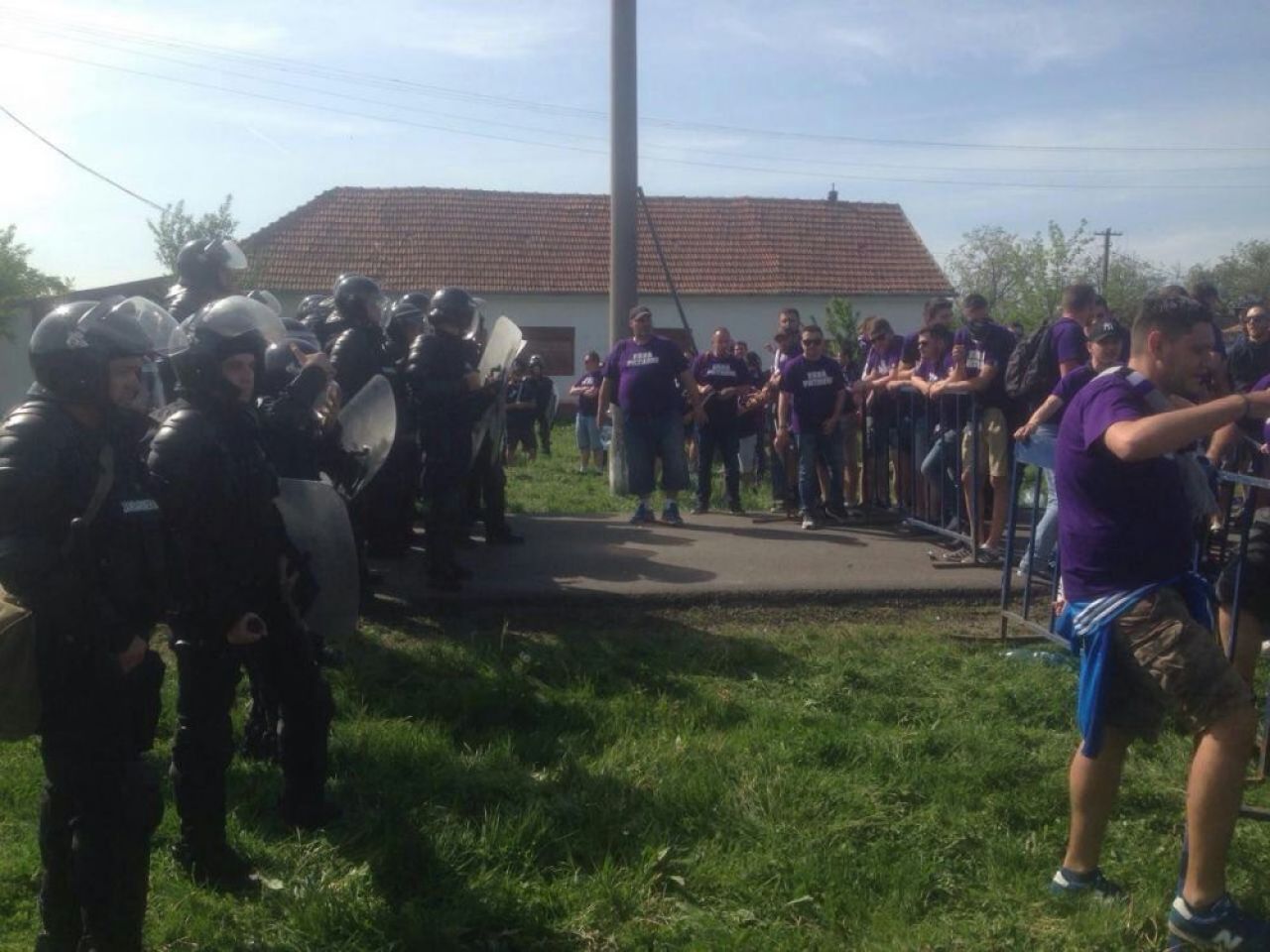 Scene incredibile la UTA - ASU Poli! Jucatorii Timisoarei au iesit de pe teren, arbitrul a fluierat finalul meciului! Explicatia gestului si cine a luat decizia retragerii_1