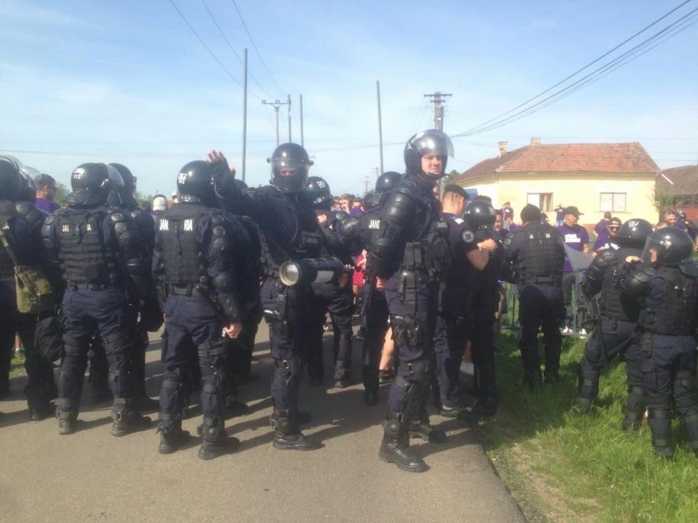 Scene incredibile la UTA - ASU Poli! Jucatorii Timisoarei au iesit de pe teren, arbitrul a fluierat finalul meciului! Explicatia gestului si cine a luat decizia retragerii_2