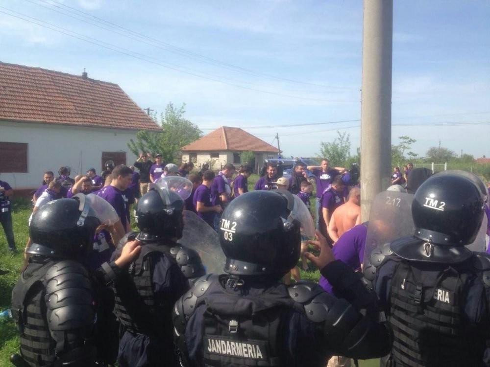 Scene incredibile la UTA - ASU Poli! Jucatorii Timisoarei au iesit de pe teren, arbitrul a fluierat finalul meciului! Explicatia gestului si cine a luat decizia retragerii_4