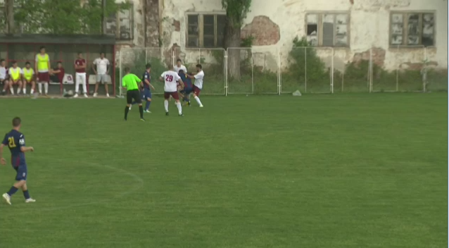 Lacatus a cedat: s-a injurat cu un suporter, in fata camerelor TV! VIDEO // Steaua s-a intors in timp, pe o bomba de stadion din Ferentari