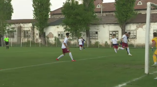 Lacatus a cedat: s-a injurat cu un suporter, in fata camerelor TV! VIDEO // Steaua s-a intors in timp, pe o bomba de stadion din Ferentari_2