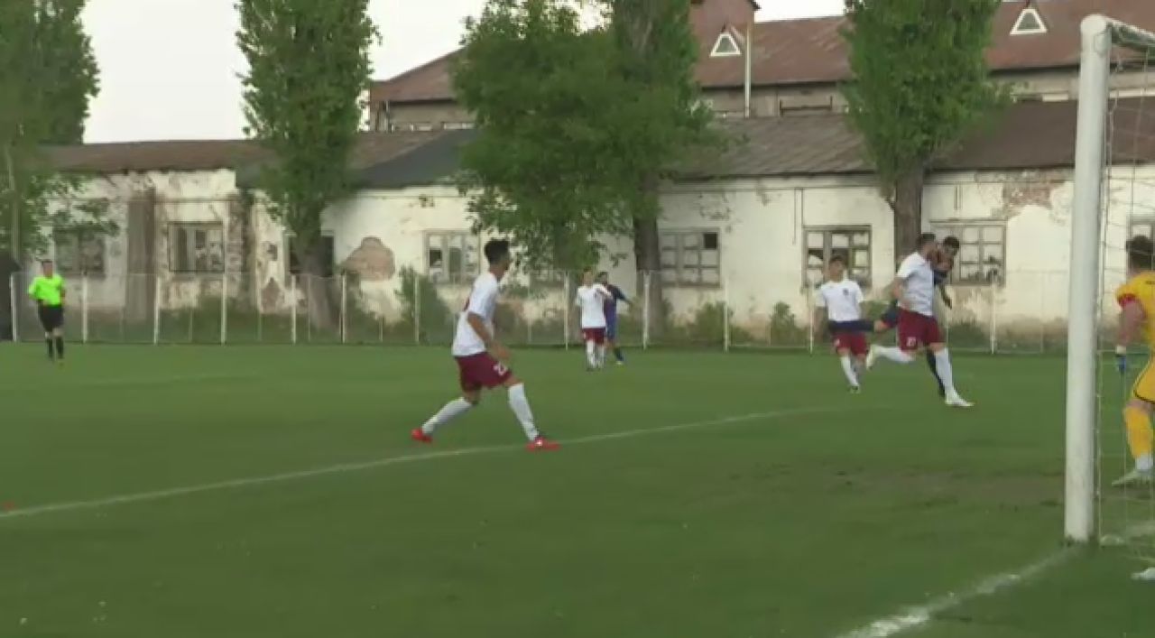 Lacatus a cedat: s-a injurat cu un suporter, in fata camerelor TV! VIDEO // Steaua s-a intors in timp, pe o bomba de stadion din Ferentari_2