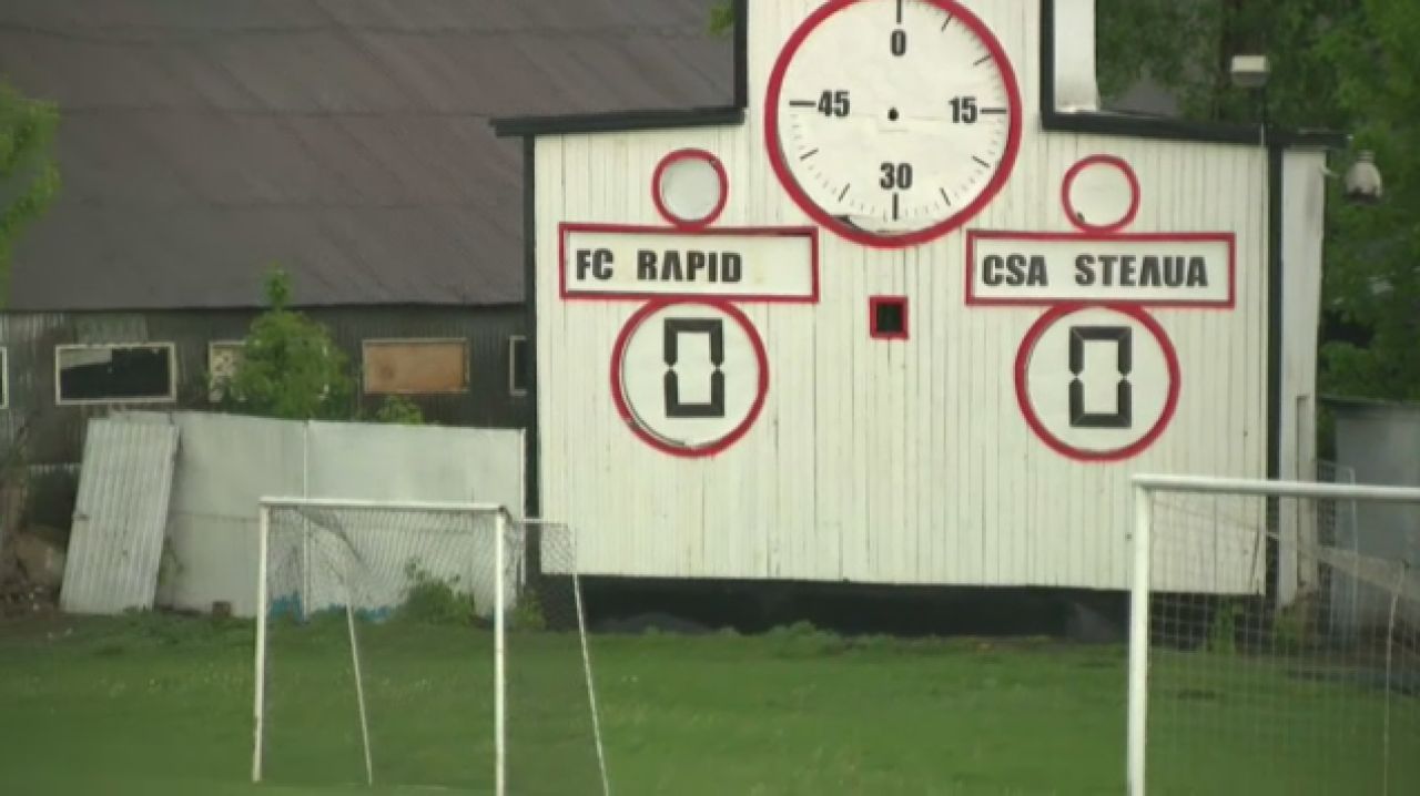 Lacatus a cedat: s-a injurat cu un suporter, in fata camerelor TV! VIDEO // Steaua s-a intors in timp, pe o bomba de stadion din Ferentari_3